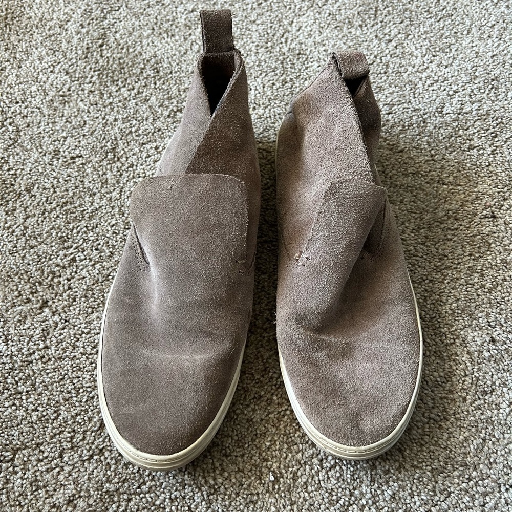Dolce Vita gray suede well worn sneakers size 7.5